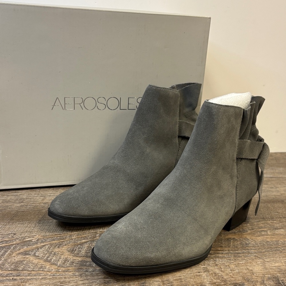 Aerosoles “Crosswalk” Grey Suede Ankle Boots (Size 7.5M) – New in Box